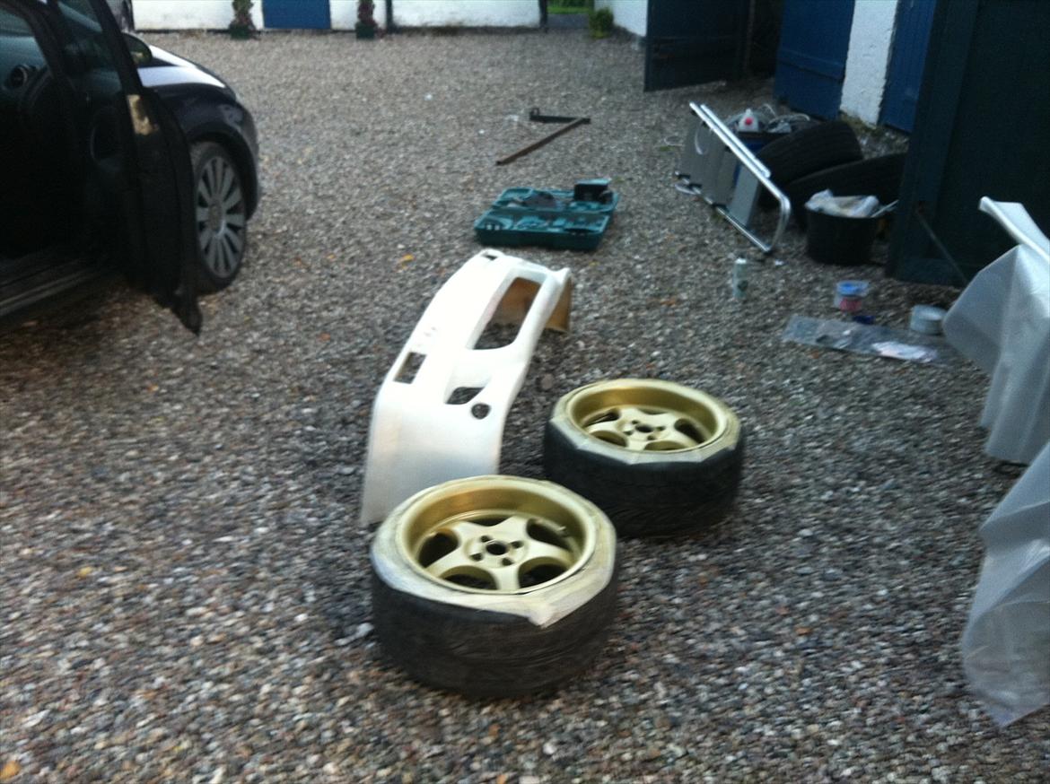 "Bimse´s" makeover fra grim gadebil til ond drifter - Kofanger og fælge klar til montage;-D billede 16