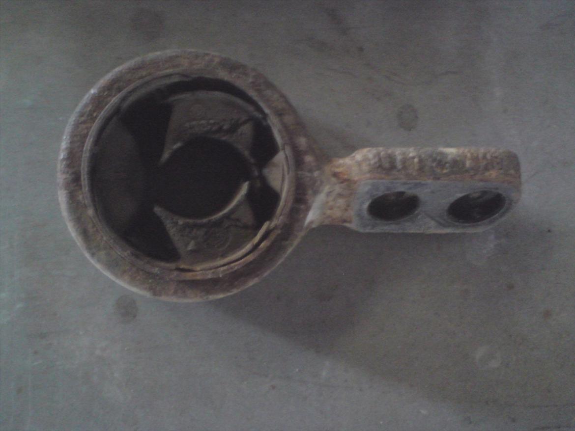 "Bimse´s" makeover fra grim gadebil til ond drifter - Ja, så er det de bagerste bærearmsbøsninger der skal have en meget tiltrængt opgrade for de er da nada værd! :-O billede 30