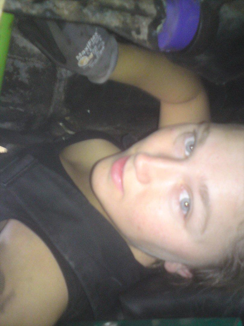 "Bimse´s" makeover fra grim gadebil til ond drifter - Jeg skruer på livet løs;-D Superhyggeligt med go musik på værkstedet! billede 34