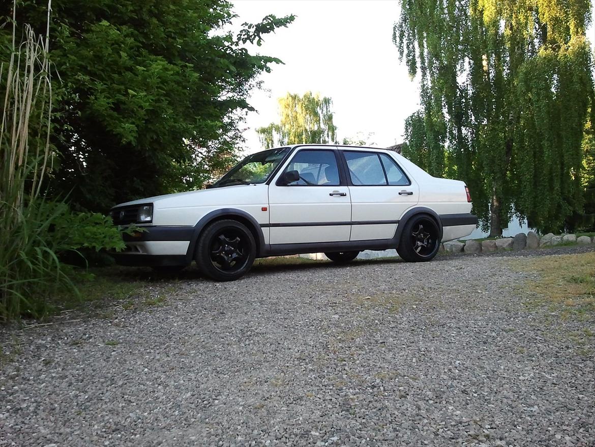 Vw jetta mk2 - Så kom der brede sorte fælge på!  billede 4