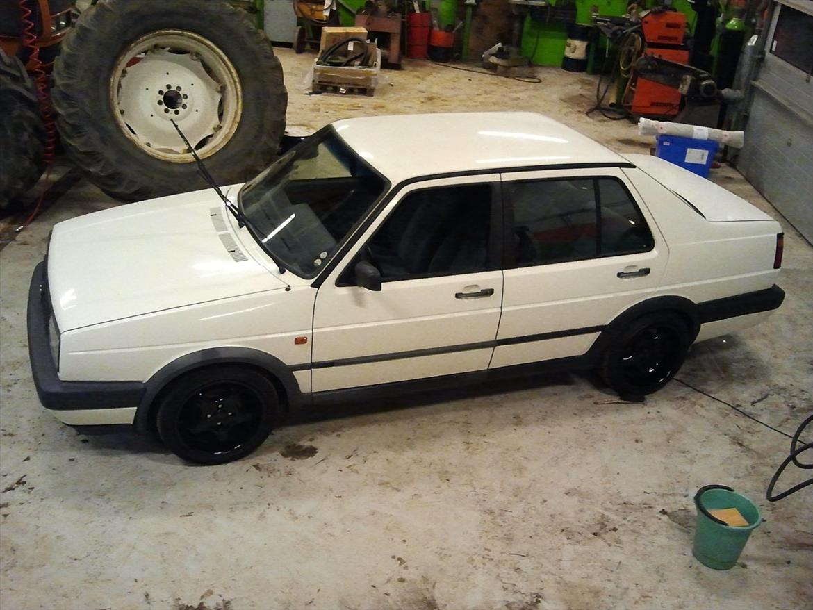 Vw jetta mk2 - Så til tørring inden alle lister og plastikskærme skulle have en tur med varmepistolen  billede 9