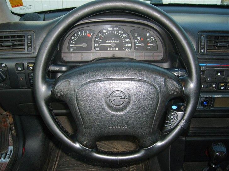 Vectra A CDX Læderrat - Læderrat før renovering. billede 1