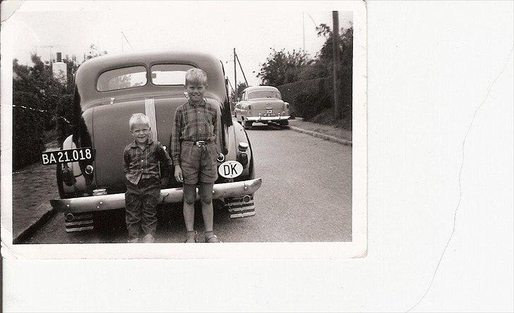 Historiske nummerplader - Og her sidder nummerpladen på min Far´s Pontiac billede 5