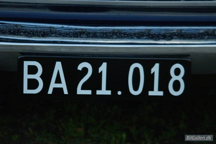 Historiske nummerplader - Sorte nummerplader på min Fiat 1800 fra 1962 - monteret d. 09.09.2011 billede 1