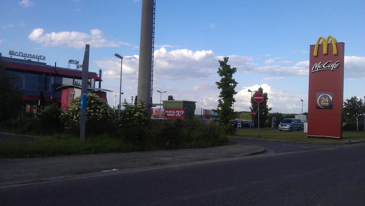 Opeltreffen Oschersleben 2012 - Ja selfølgelig skal Dichael lige på McD :) billede 19