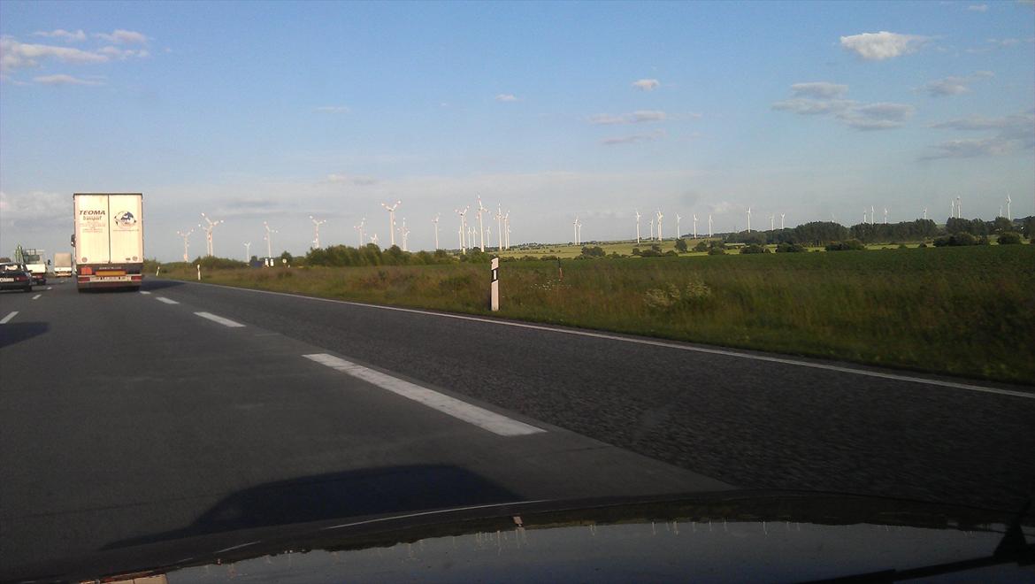 Opeltreffen Oschersleben 2012 - Så der vindmøller :) Lige inden jeg skal af motorvejen :) billede 22