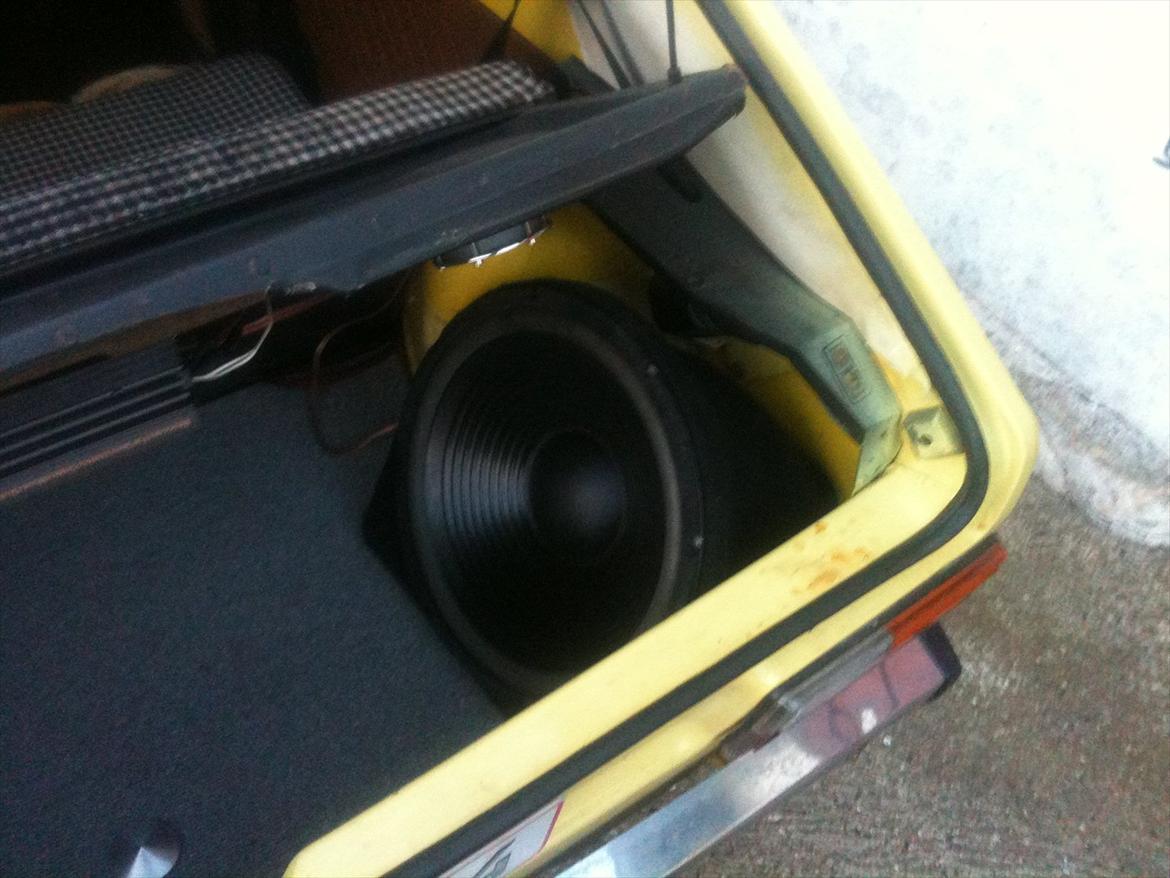 glasfiber baskasse - færdig og med velcro på undersiden for at den står fast. har ikke helt testet den endnu. billede 20