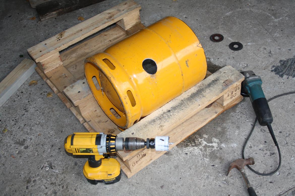 smelteovn til aluminium - Har boret hul til brænderen.  billede 7