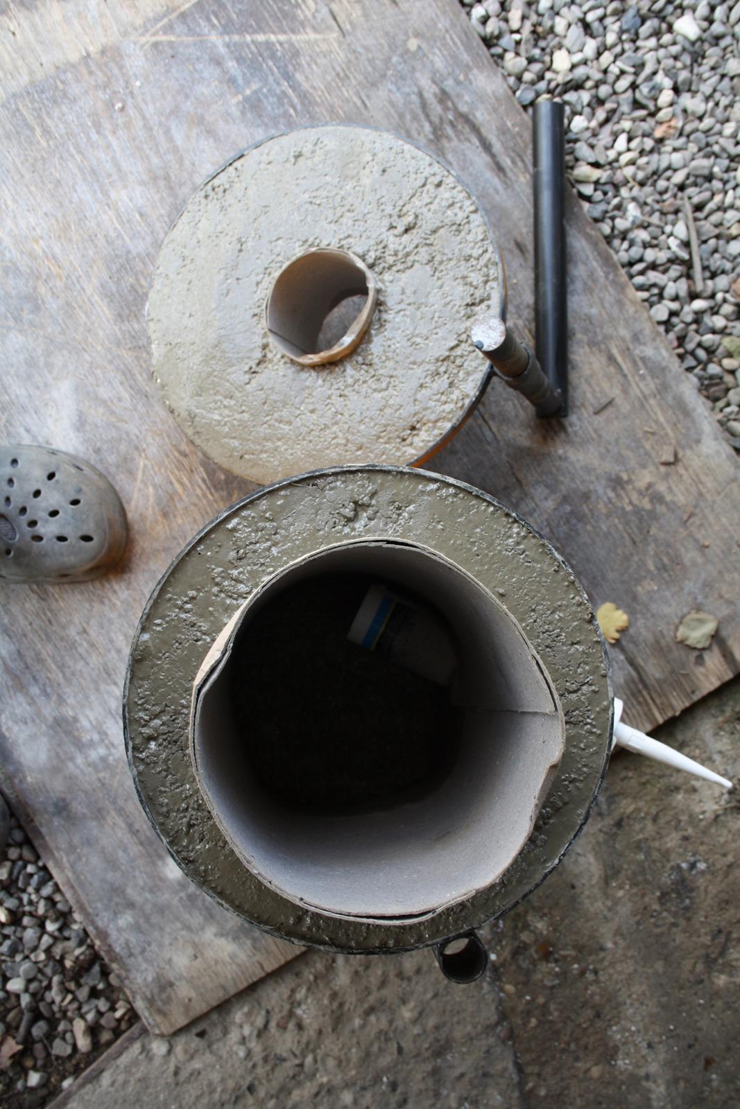 smelteovn til aluminium - efter 5 timer tog jeg papet ud og her efter har jeg ladet den stå og tørre i et døgns tid. billede 16