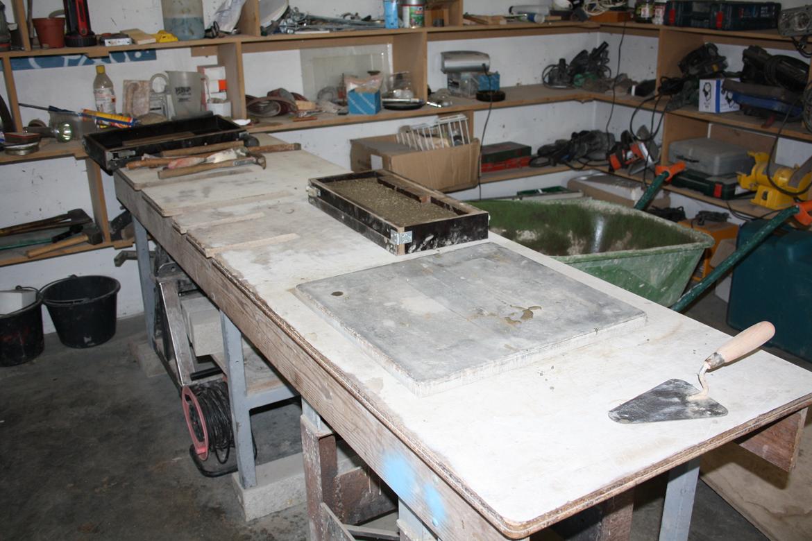 smelteovn til aluminium - firkanten er en vipperator, så massen sidder sig ordenligt. billede 17