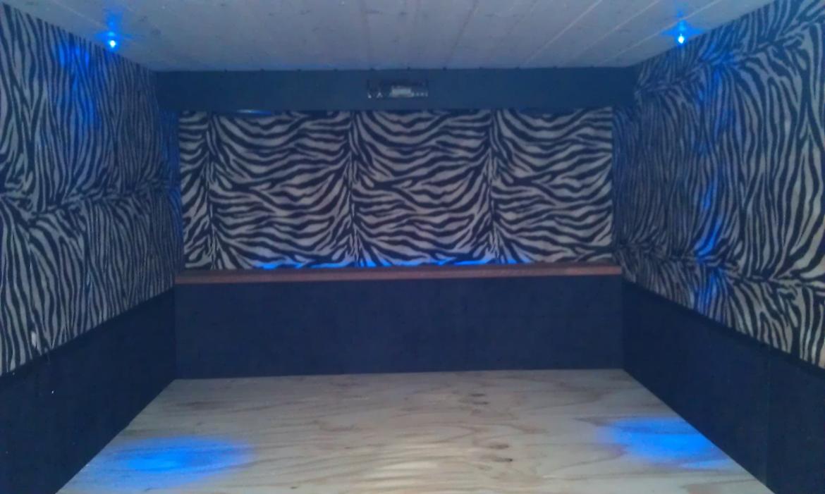 Min trailer. En Kvik trailer fra 1990. - Inde m. lys
Tændes via fjernbetjening billede 22