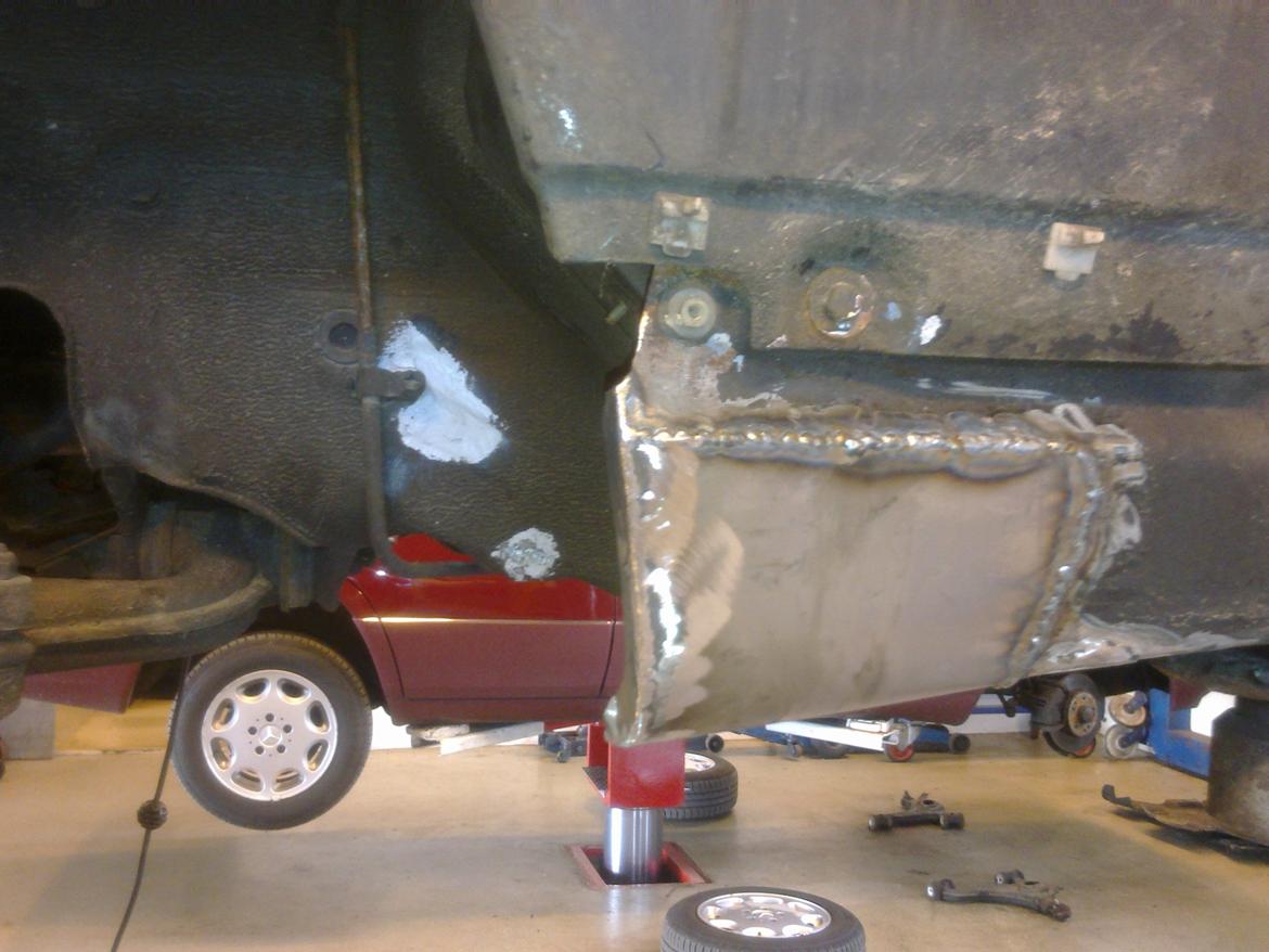 Så bliver mercedesen sat lidt i stand.  billede 4