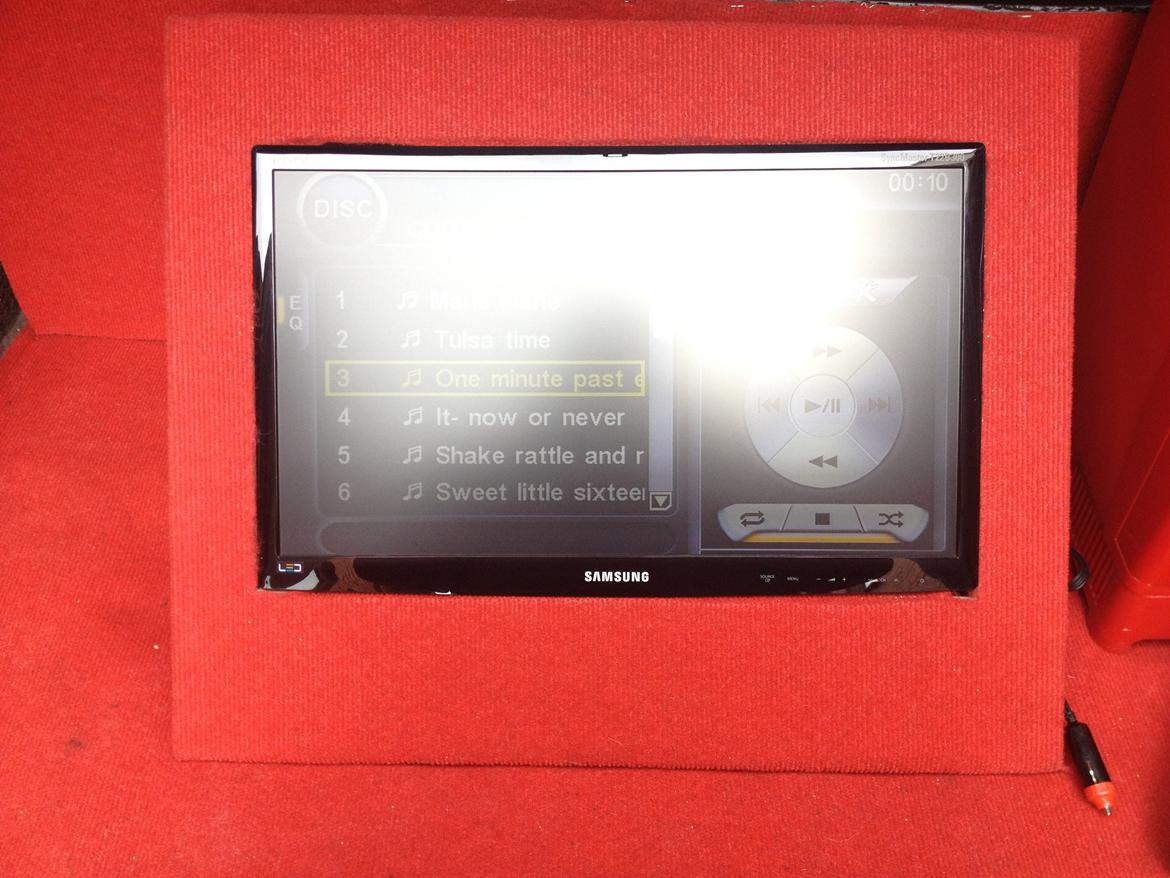 Chevrolet Astro van 5,7 v8 Projekt - 22'' skærm som er bagi bilen, så man kan se film eller musikvideo osv fra anlæget med 7 tommer skærm udover denne skærm også :) billede 78