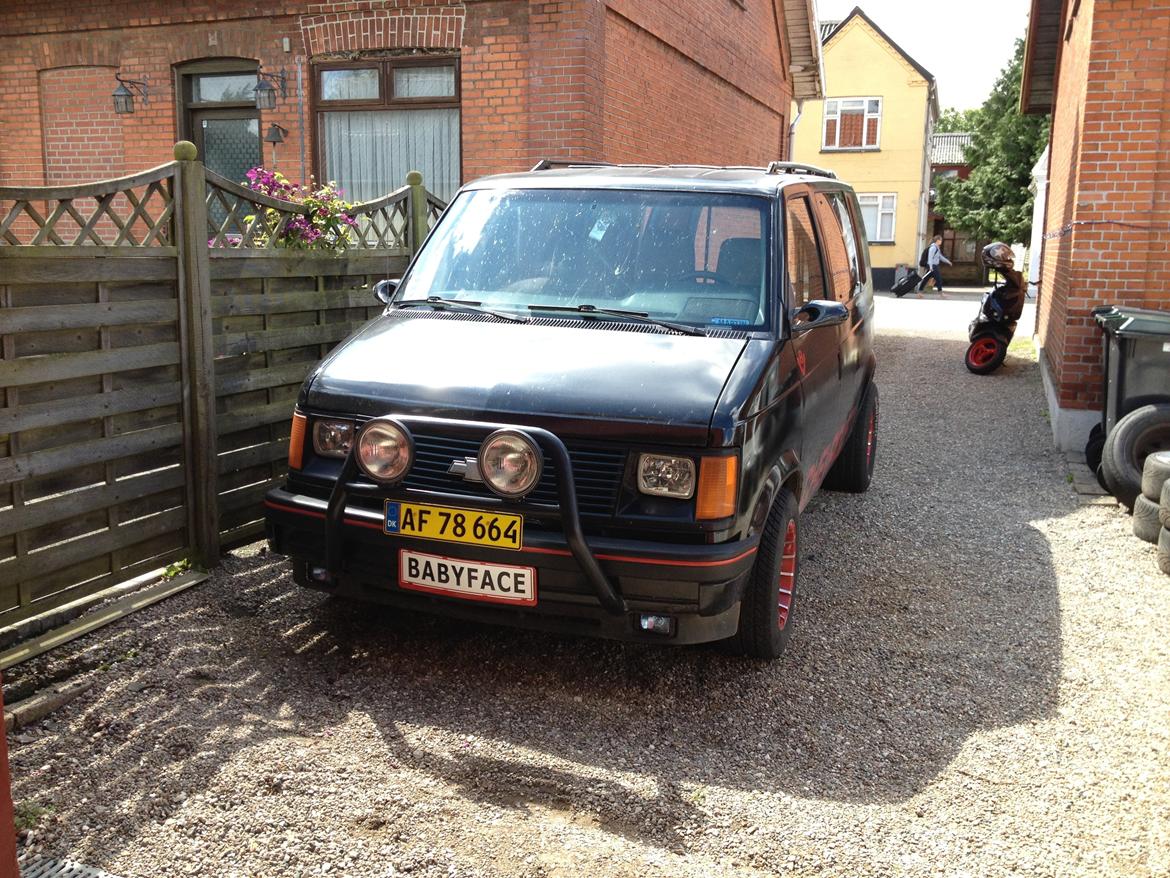 Chevrolet Astro van 5,7 v8 Projekt - Lige et billede, med hvor der faktisk er kommet plader på svinet :D billede 81