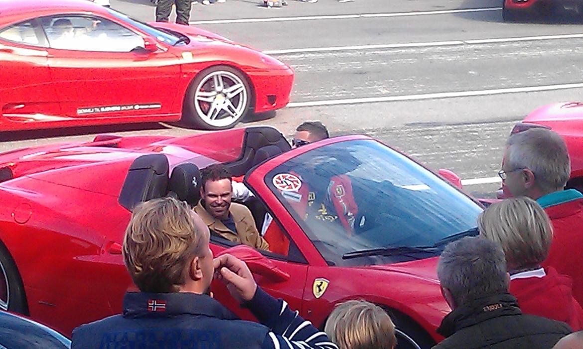 Gæt hvilken superbil årets komiker Mick Øgendahl skulle afprøve? billede 1