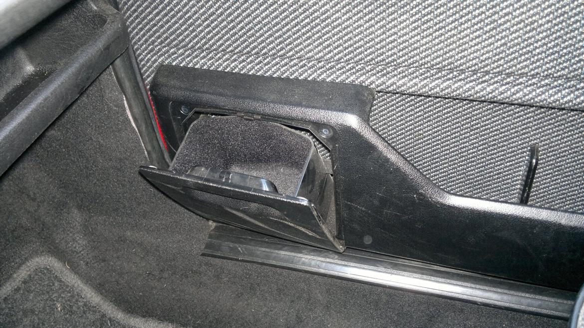 Vw golf 2 1,8 - Ved ikke hvad de er til, men de er gode opbevaringsrum. billede 7