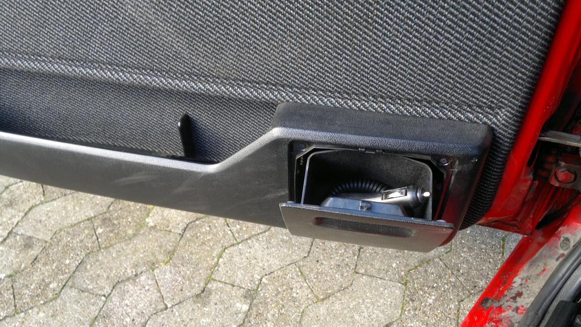 Vw golf 2 1,8 - Ved ikke hvad de er til, men de er gode opbevaringsrum. billede 11