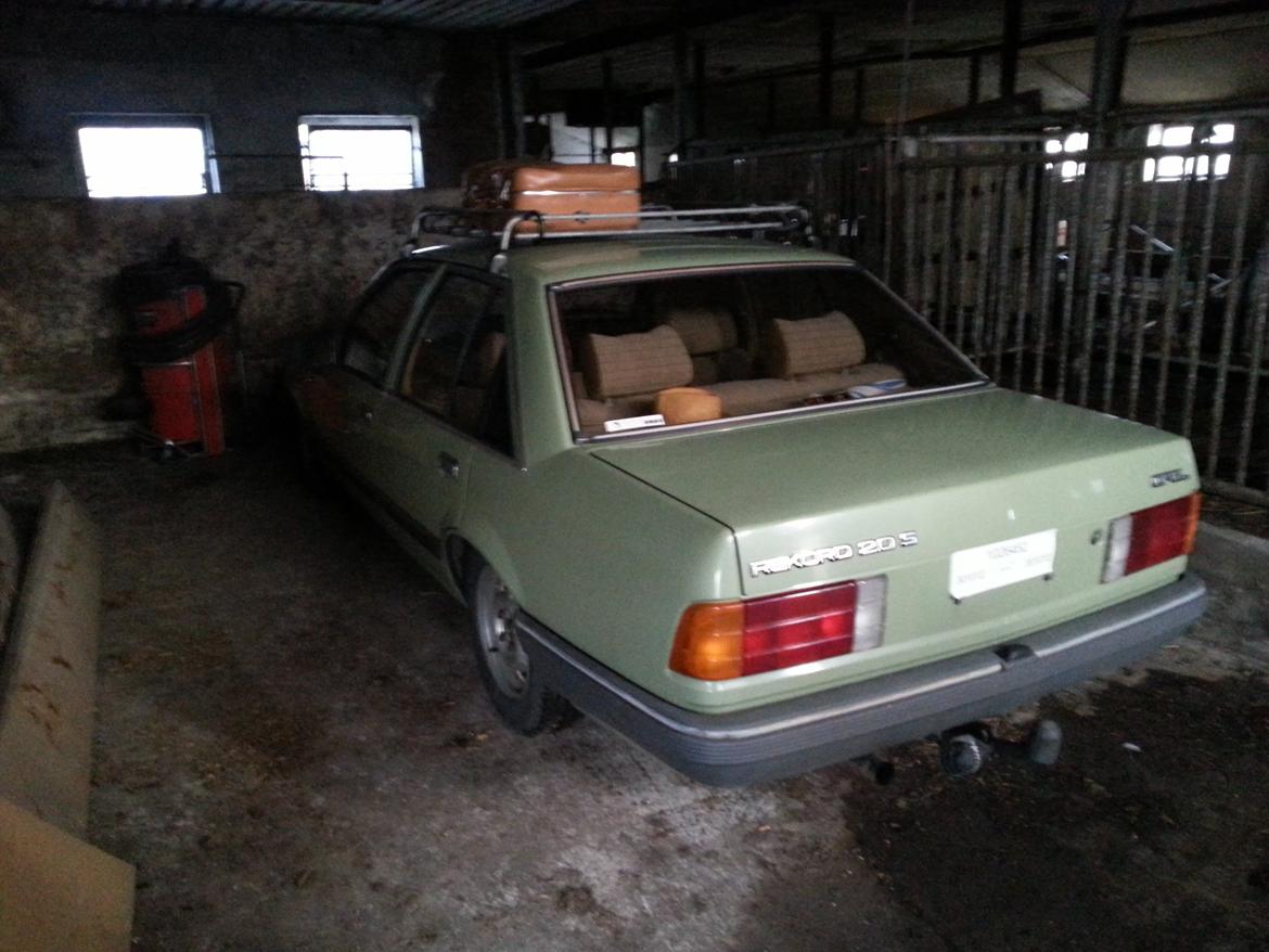 Opel Rekord E2 Luxus - Så skal den gøres klar til vinterhi. billede 2