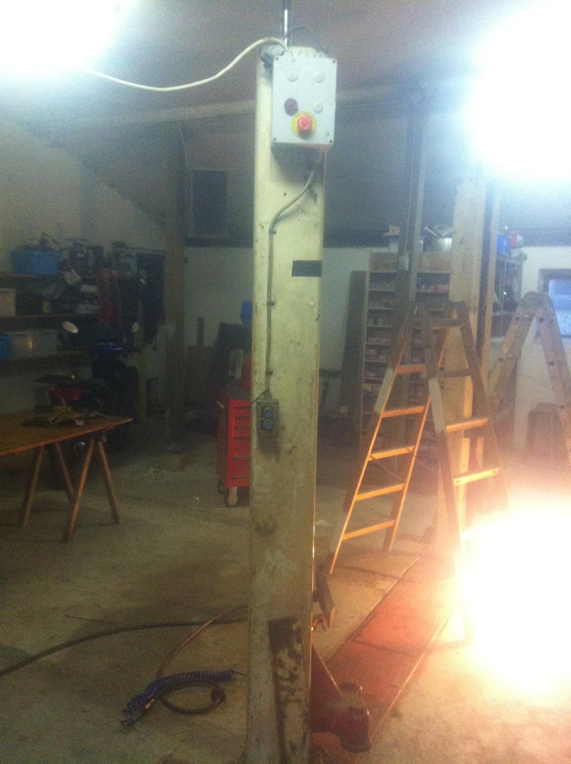 Stenhøj 2-søjlet lift - Er næsten 100% sikker på at betjenings knapperne er originale, boksen med nødstop, var lige blevet skiftet, da jeg købte liften (2008) billede 2