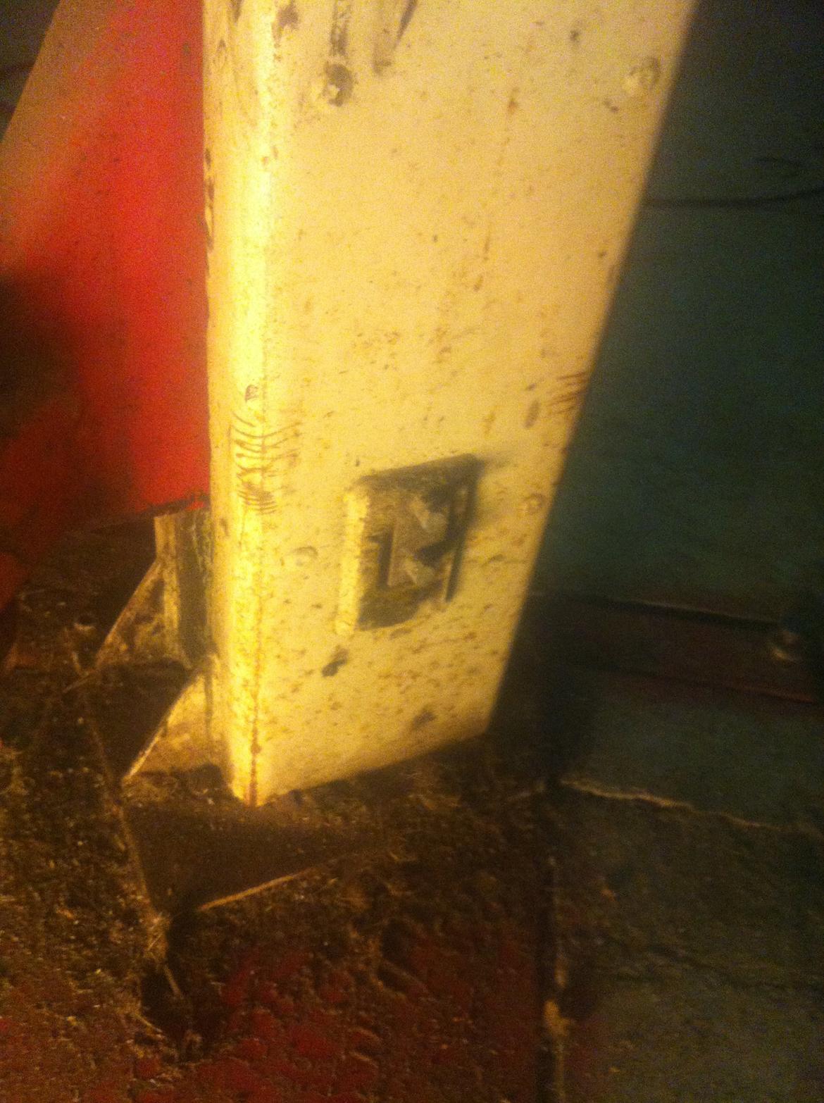 Stenhøj 2-søjlet lift - hvad har siddet her? billede 4