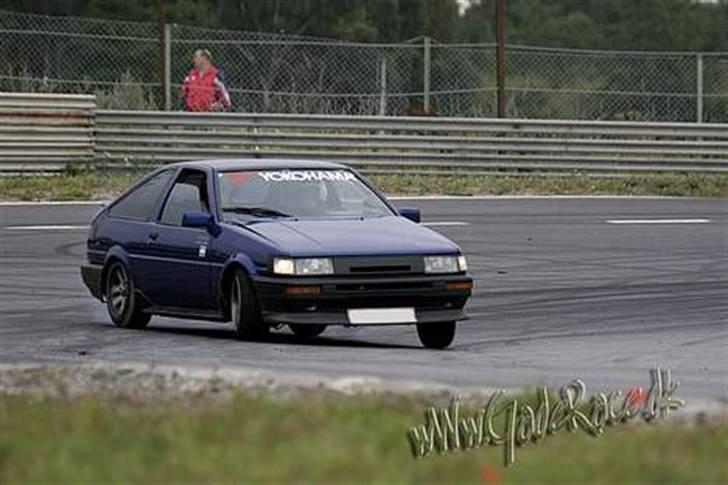 Corolla Coupe AE86 - Man må sige den er i sit "s" ;) billede 8
