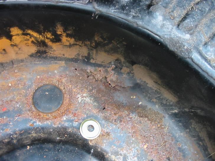 Corolla Coupe AE86 - Reservehjulsbrønd, kun tærret et sted. billede 33