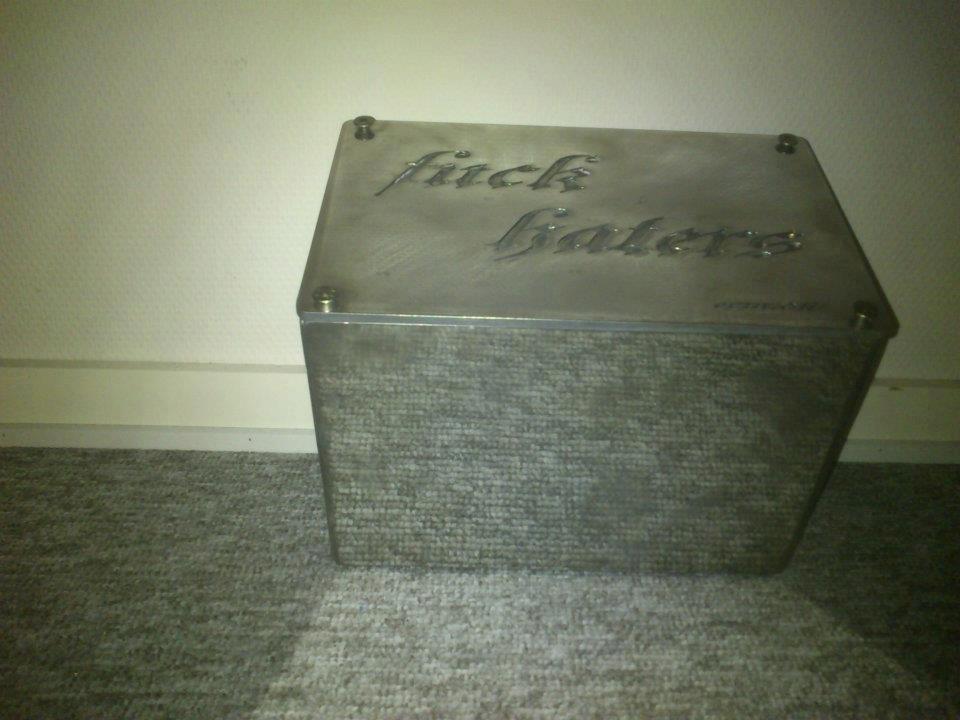 CA Customs - Batterikasse i poleret alu billede 1