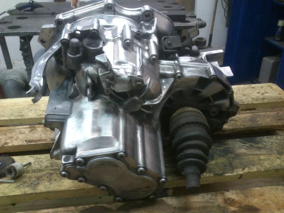 CA Customs - Rengøring/polering af F28 gearkasse billede 4