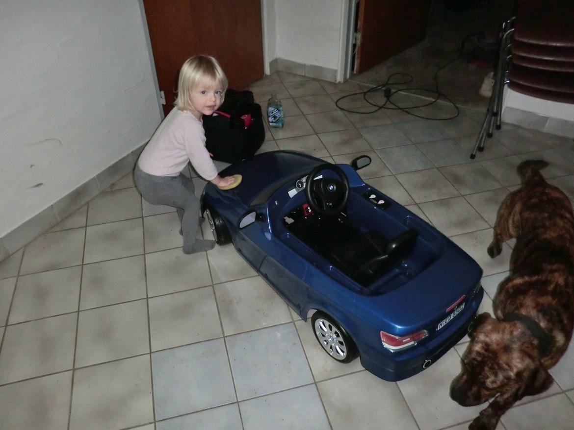 min datters bmw 335i m3 cab - bilen skulle lige have lidt ice wax mod fittet finger
 billede 6