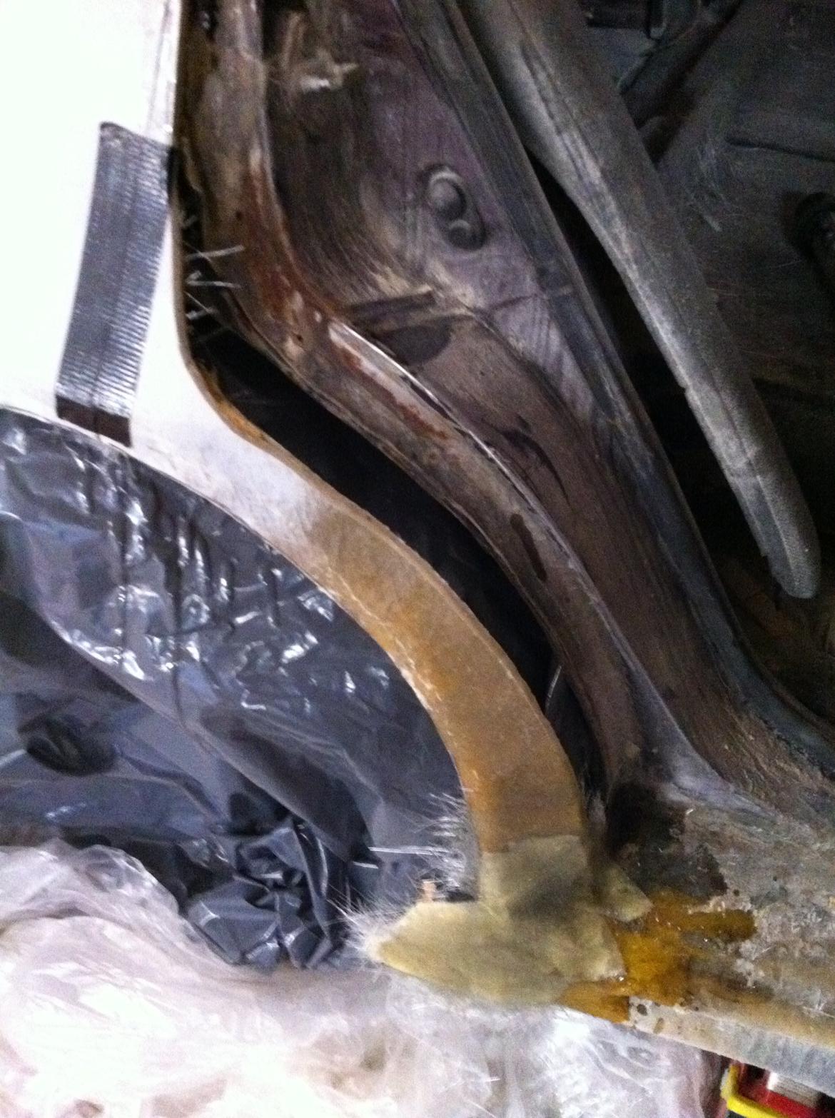 Carina E-xtreme - Først skulle bagdørene skæres fri igen og hjulkasserne frem billede 15