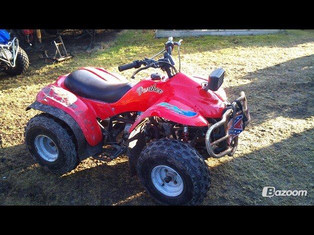 turbo på 110 ccm kina atv ;) - her er den uden turboen bare for at vise hvordan den ser ud med skjolde  billede 1