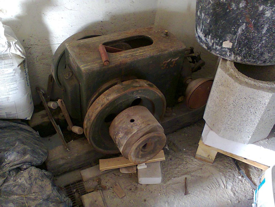 Mit "nyeste" mekaniske legetøj :-D - Den stod bare der i hjørnet og så så stakkels ud - Det lille pus... billede 2