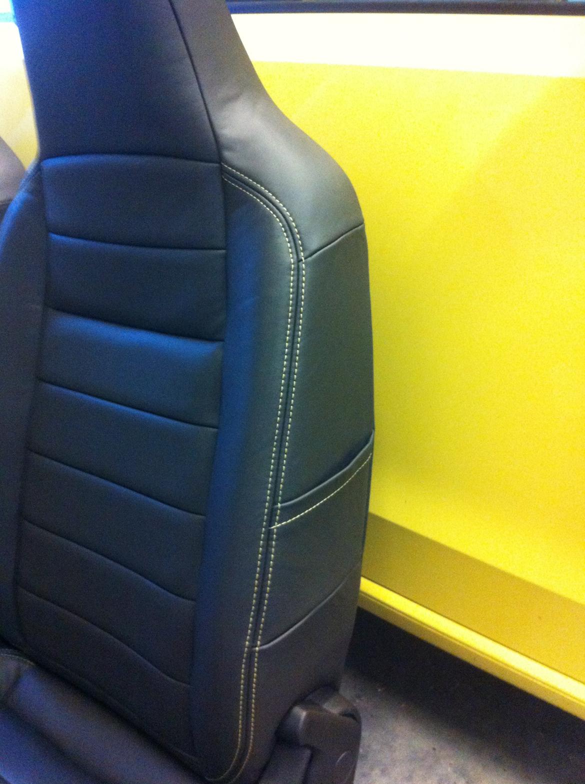 Læderkabine til Skoda Citigo 2012 - Lædersæder i original VW læder til Skoda Citigo 2012 syet med med dobbeltsting i bilen farve. billede 2