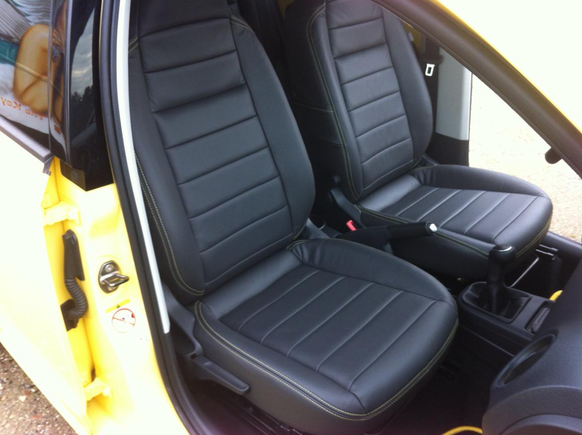 Læderkabine til Skoda Citigo 2012 - Lædersæder i original VW læder til Skoda Citigo 2012 syet med med dobbeltsting i bilen farve. billede 4