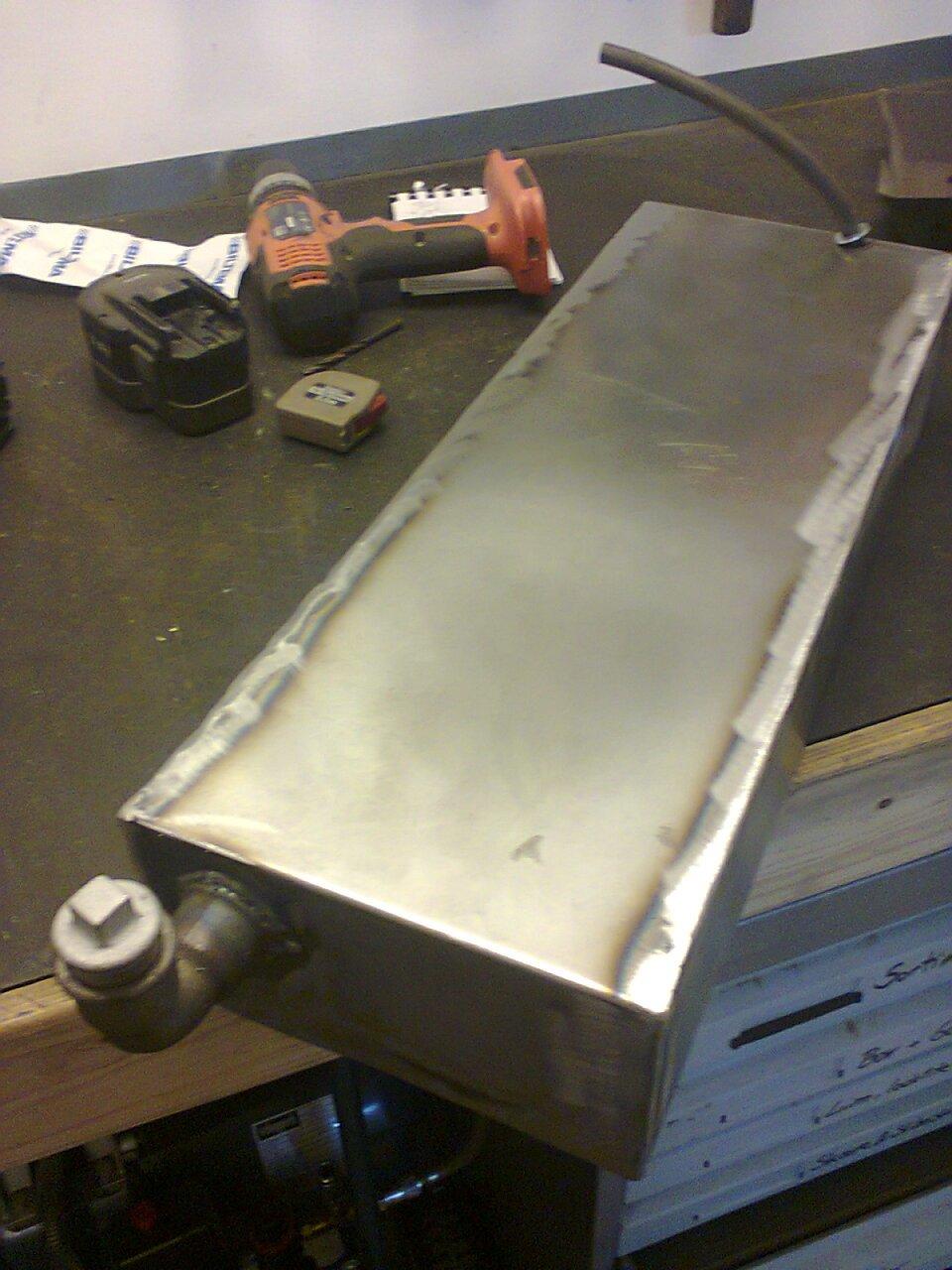 Mit "nyeste" mekaniske legetøj :-D - En ny tank måtte der til. Den gamle var hullet som en si...  Ca. 10 liter billede 21