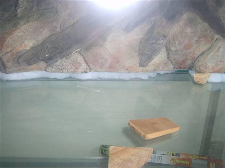 Opbygning af mit 720 L  - Her ses opklodsningen. Der er kommet vat i bunden som "bagstop" for at siliconen kan komme helt op mod beklædningen. billede 7