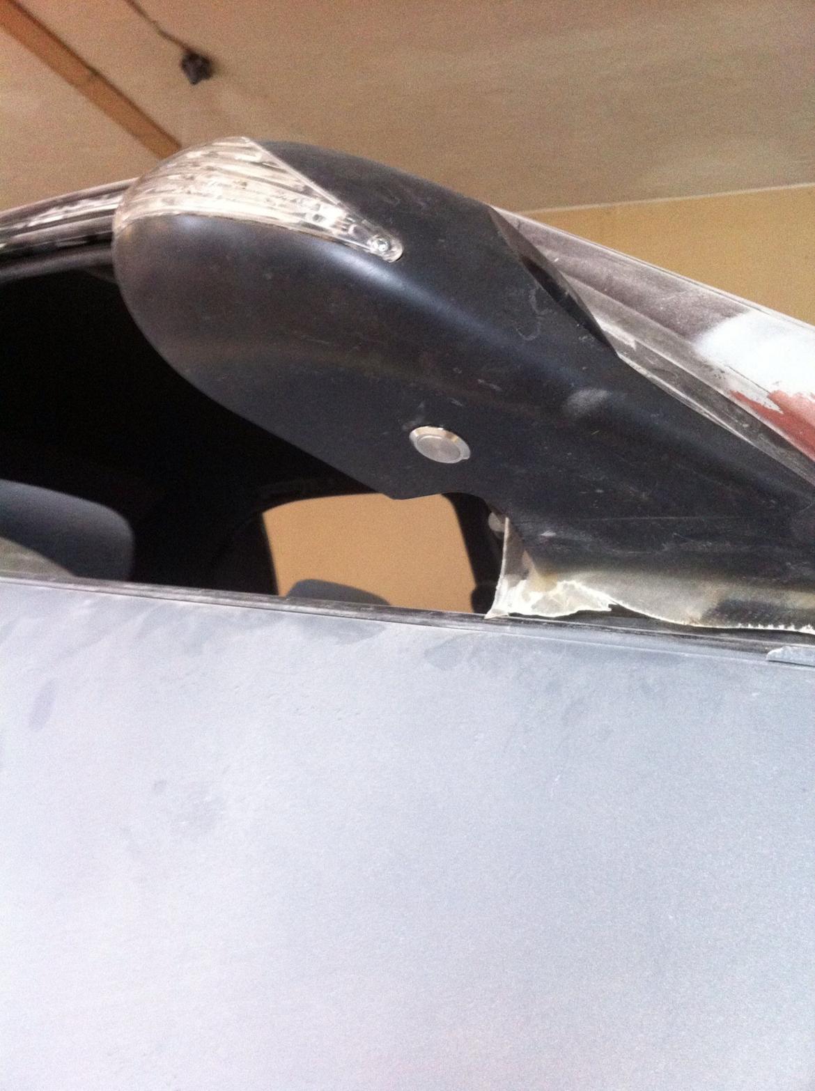 Carina E-xtreme - Så kom der "dørhåndtag" på bilen. Virker selvfølgelig kun når bilen er "låst op" ;-) Desværre også hermed det føste THansen-agtige. Sideblink er bare nødvendigt... billede 39