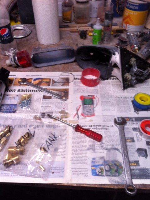 Carina E-xtreme - Det er både godt og skidt med mange forskellige opgaver. Her både sidespejl, tågebaglygte og fittings til undervognen... billede 49