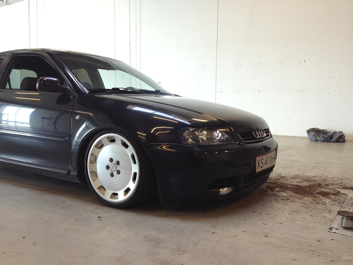 Audi A3 Airrider projekt - fra start til slut!!  - sommerfælge prøvemonteres for at tjekke at det altsammen kan være der :-)  billede 20