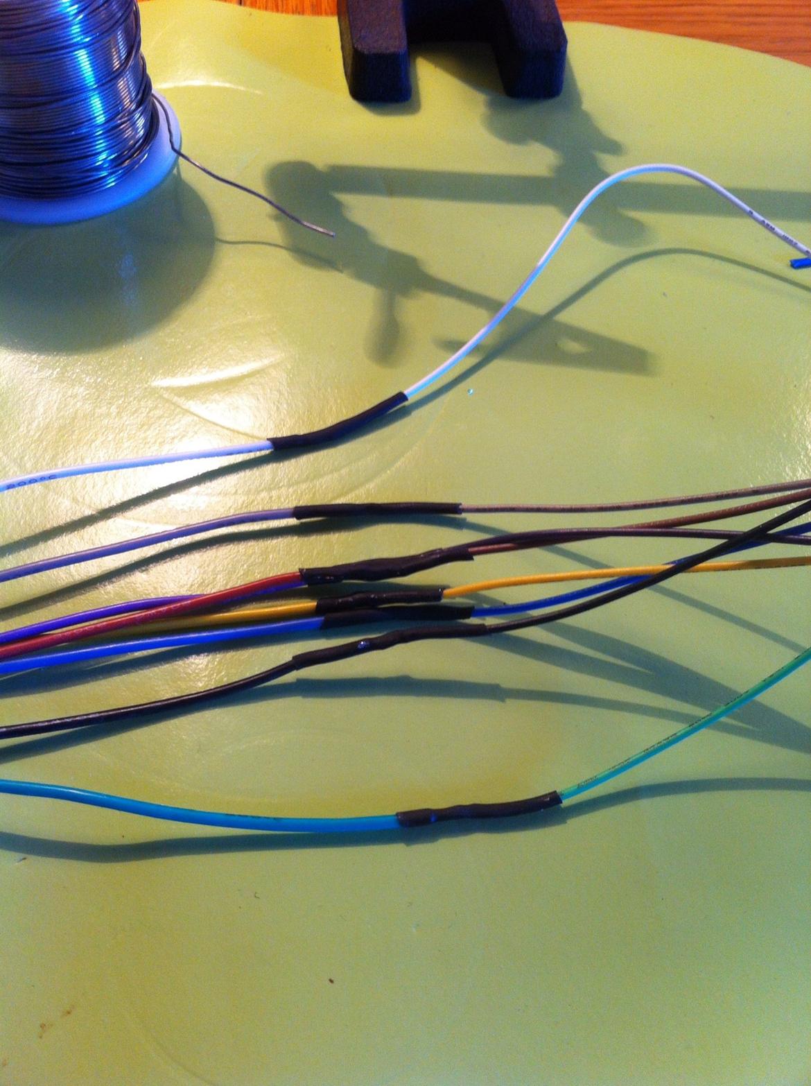 Carina E-xtreme - Har loddet ledningerne fra bluetooth modulet til systemets ekstra udgang billede 69