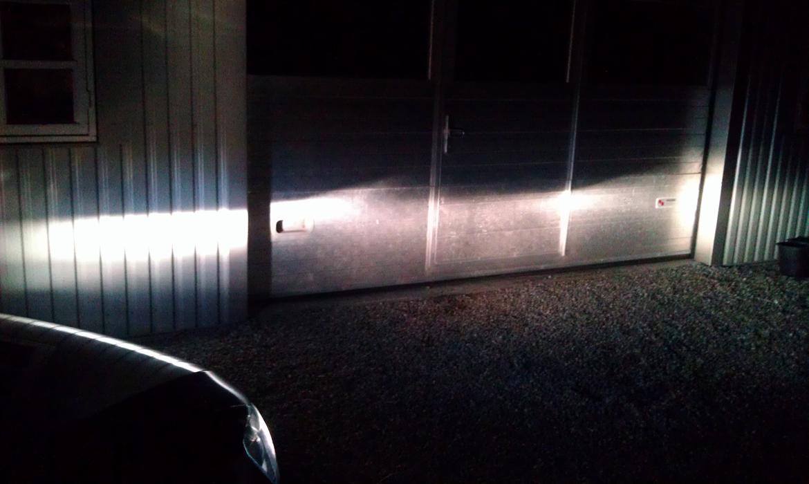 osram cool blue hyper i polo 6r - nærlys på væg/vej ser hvidt ud. billede 2