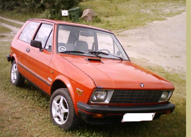 Billeder af tidligere biler. - Zastava Yugo Gv45 0,9 med 45 hk Den nok absolut sjoveste bil jeg har haft.
Købte den meget spontant en frygtelig sen søndag aften da jeg i hast stod og manglede en bil efter salget af min Fiat. Ærger mig stadig over jeg skildte mig af med den. billede 1