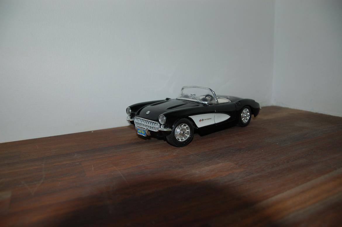 Mine modelbiler 1:18 - Chevrolet Corvette 1957 billede 11