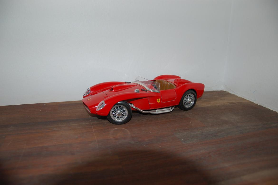 Mine modelbiler 1:18 - Farrari 250 Testa Rossa 1957 billede 22