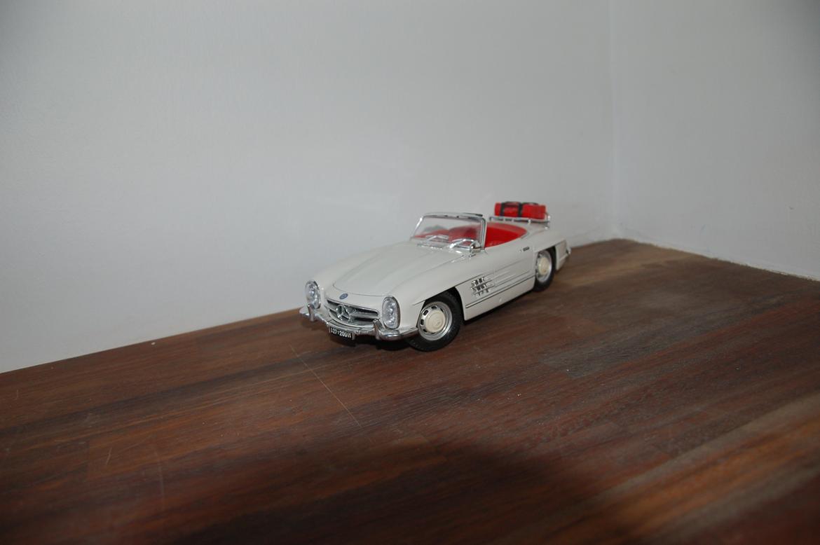 Mine modelbiler 1:18 - Mercedes Benz 300 SL Roadster med kuffertholder billede 35