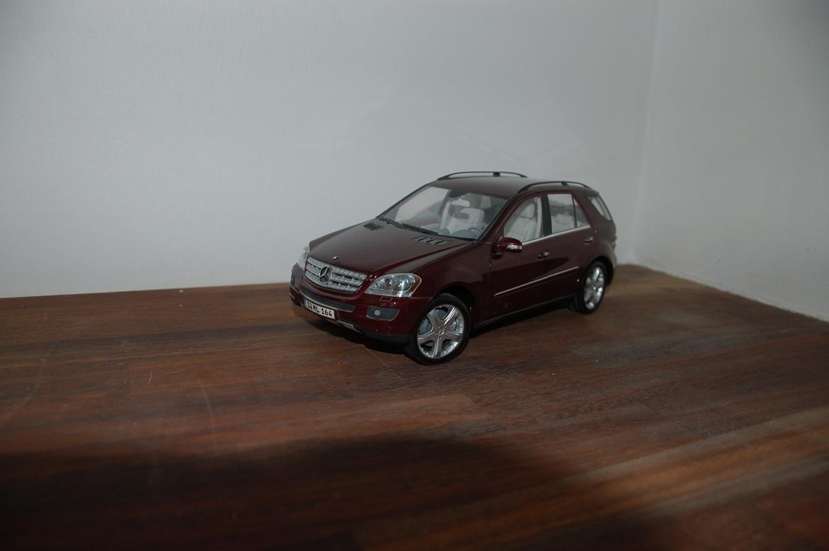 Mine modelbiler 1:18 - Mercedes Benz M-Class 2005 billede 39