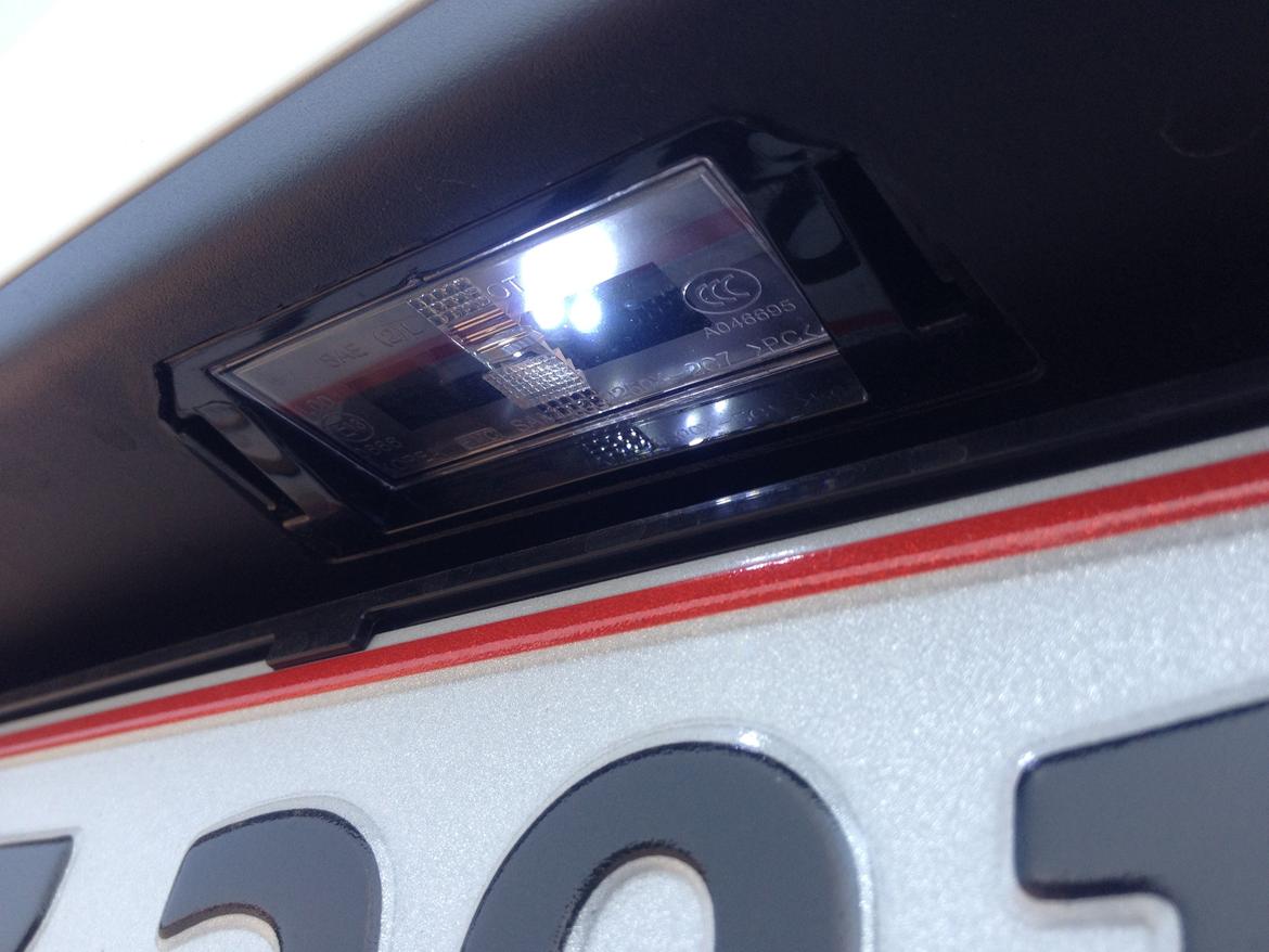 Kia Rio - LED lys montering  - Nummer plade lys. billede 12