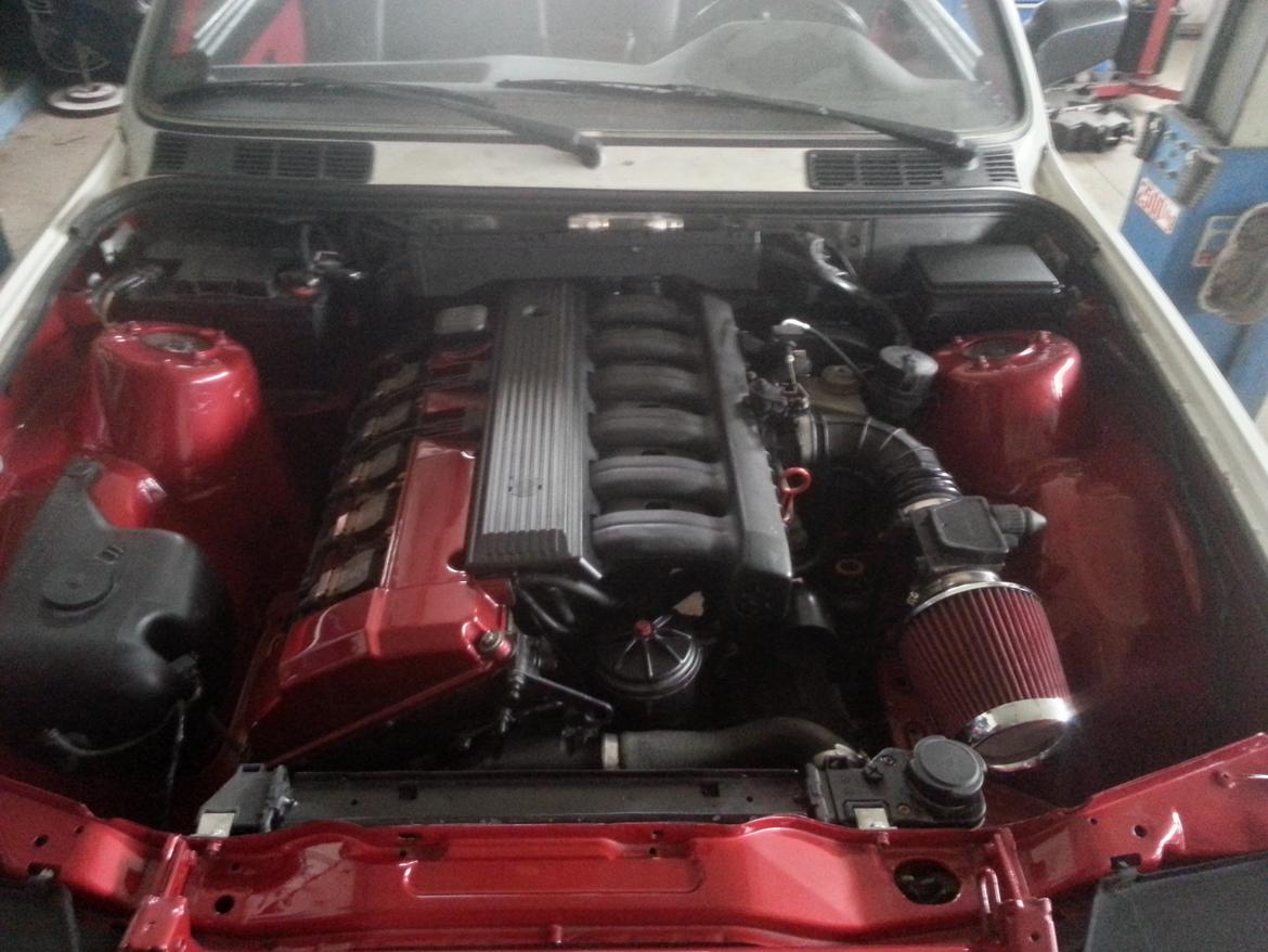m50 motor i min e30 - her er den hel færdig ;) billede 1