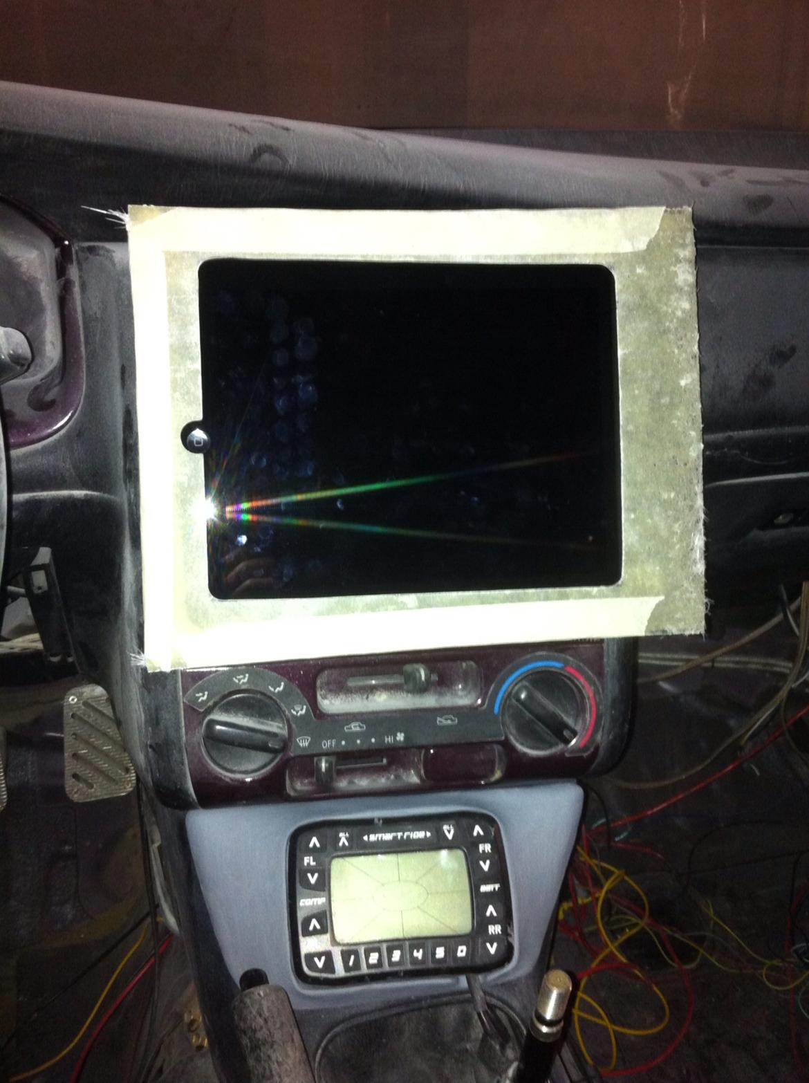 Carina E-xtreme - Placering... Vil gerne beholde radioen, så vil prøve en version hvor den sidder bag Pad'en så jeg kan styre den når den ikke  er slided i billede 110