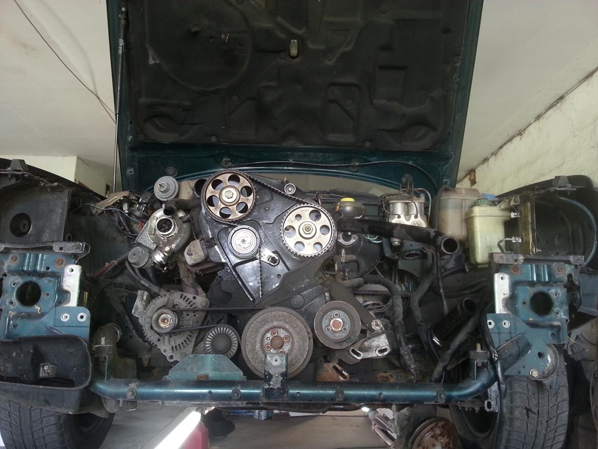 motorskift i min audi 80 - næsten klar til at få motoren ud billede 2